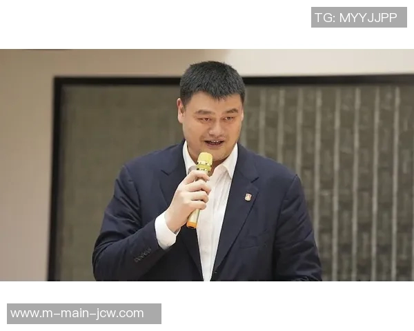 珍贵视频：18岁姚明走在上海街头